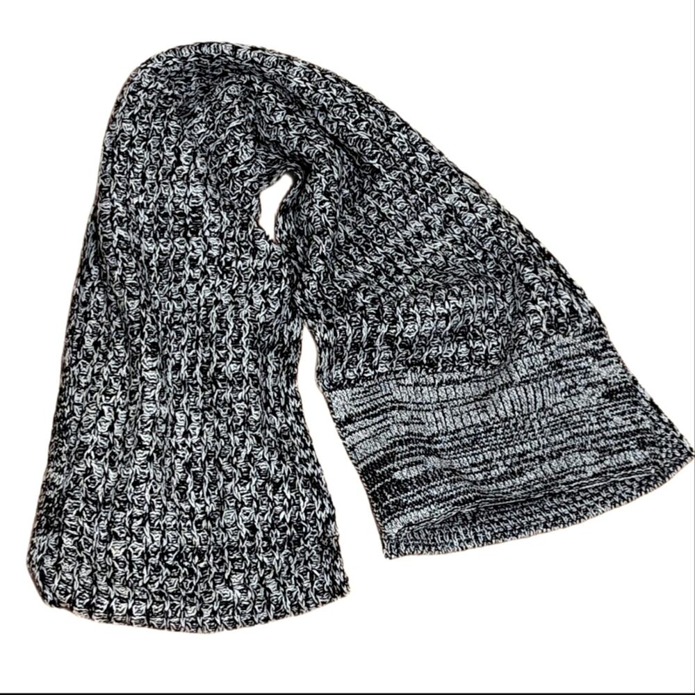 Victoria's Secret Long Rectangle Black and White Knit Warm Winter Scarf NWOT